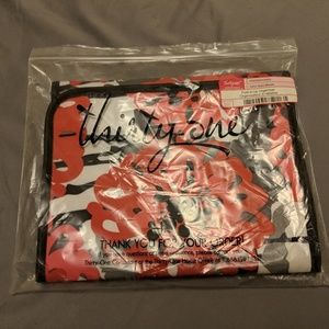 Thirty one fold up organizer bold bloom pattern